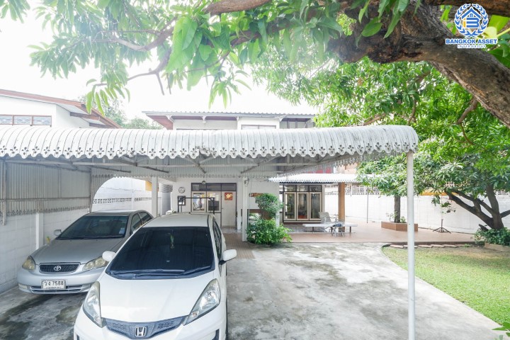 *****บ้านเดี่ยวมือสองย่านกรุงเทพฯ ม.จรัญสนิทวงศ์75 เนื้อที่กว้างขวางมากถึง 119 ตร.ว.  ฟังก์ชัน 3 ห้องนอน 3 ห้องน้ำ ที่จอดรถ 2 คัน พื้นที่หน้าบ้านกว้างขวาง บนทำเลแห่งการเดินทาง ใกล้รถไฟฟ้าสายสีแดงอ่อน "สถานีบางบำหรุ" และทางด่วน "ศรีรัช"